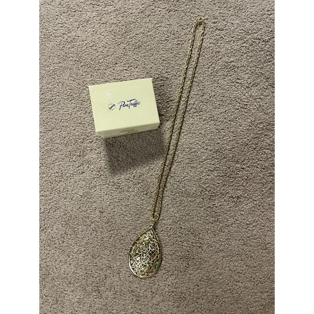 VTG‎ Gold Tone Filigree Necklace 2.5